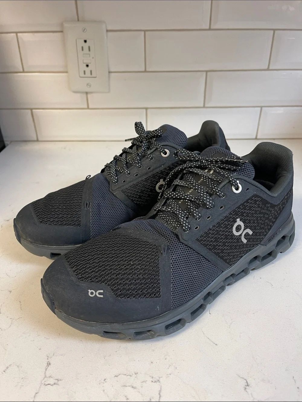 On Running Cloudstratus 'Black Shadow’ Mens Size 10 Style # 29.99844